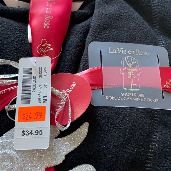 I am selling a short bathrobe. - Picture 2 of 2